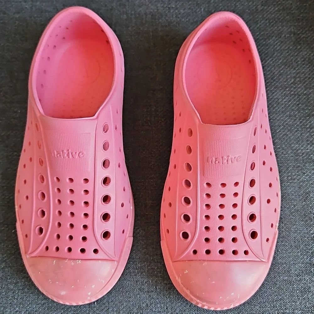 Two Pair Of Kids Water Shoes - Keen and Native - Picture 10 of 13